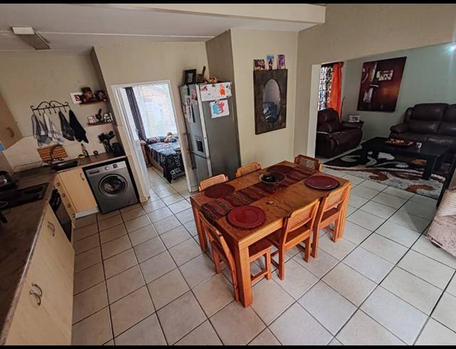 2 BEDROOM TOWNHOUSE FOR SALE IN ROOIHUISKRAAL NORTH